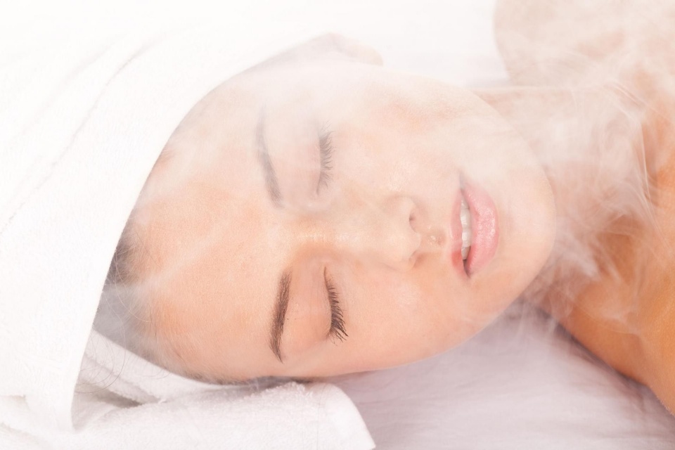 Bagni di vapore per il viso: tutti i benefici di questo trattamento di bellezza